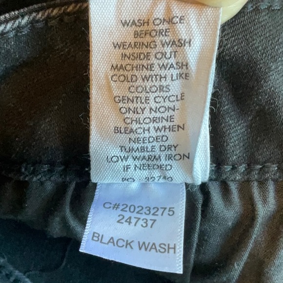 A Beautiful Soul Black Wash 5” High Rise Jean Short Size 18, NWT - Picture 14 of 15